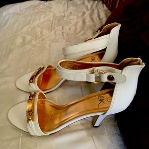 Women’s white, 2 1/2 in heel, shoes with gold hardware